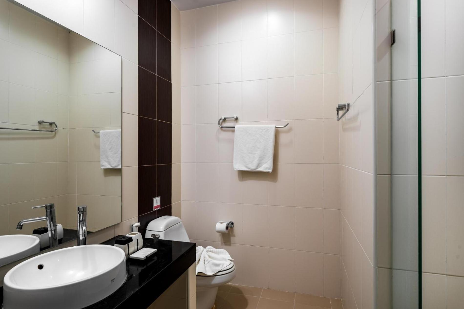 Veloche 2 Bedroom Apartment With Seaview Karon Eksteriør bilde