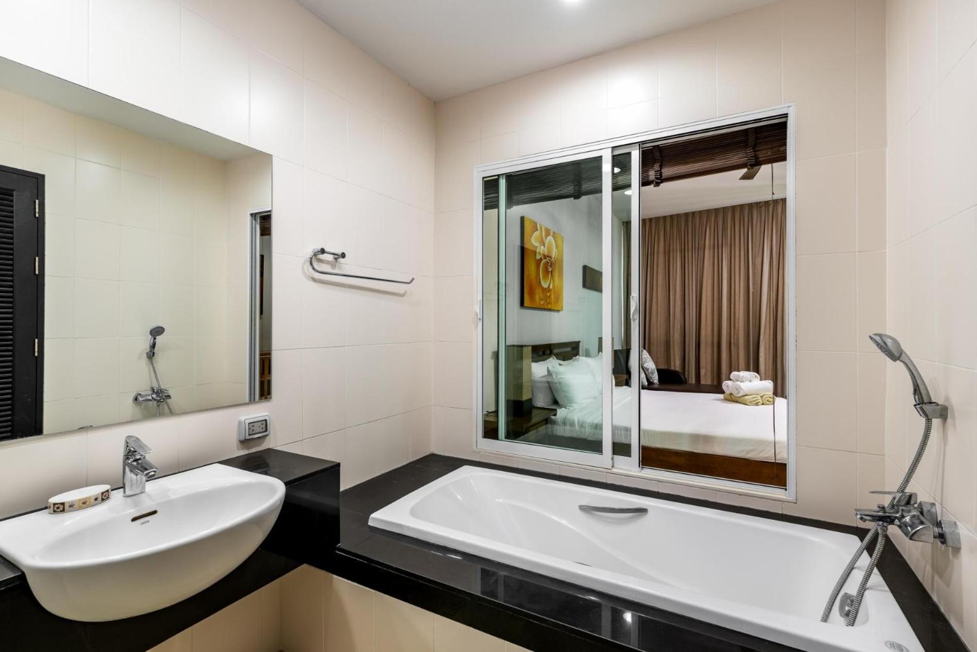 Veloche 2 Bedroom Apartment With Seaview Karon Eksteriør bilde